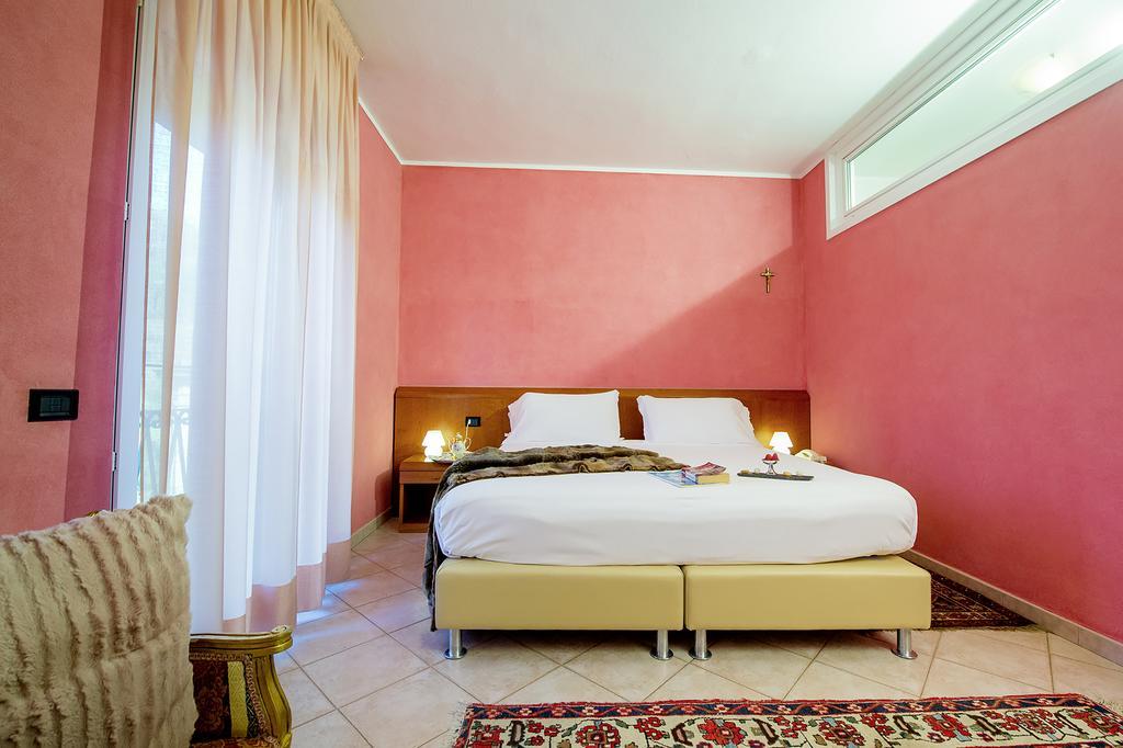 Hotel San Gerolamo Vercurago Exterior photo